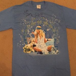 Taylor Swift Fearless Tour signed shirt